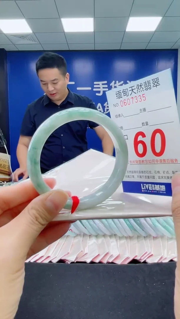 未镶嵌手镯翡翠天然翡翠手镯