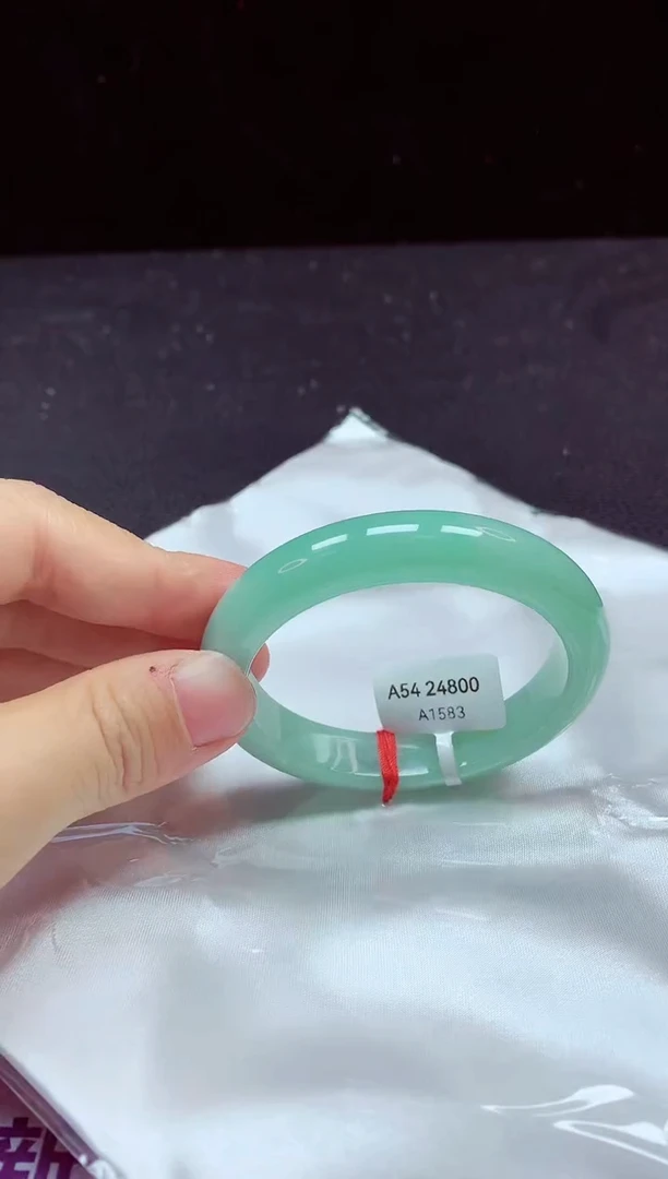 【闪购商品】翡翠手镯未镶嵌镯子54+