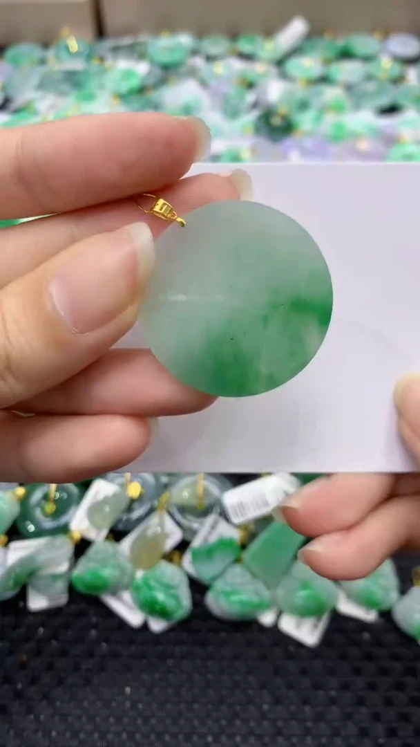 颈饰18K金镶嵌翡翠天然缅甸翡翠A货