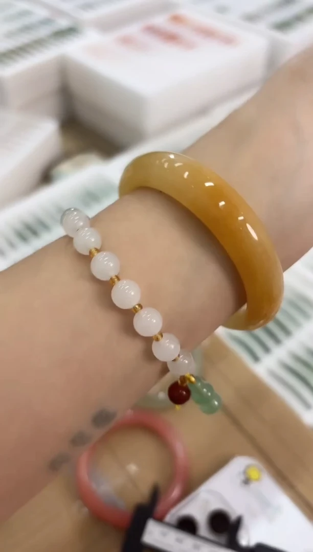 未镶嵌手镯石英质玉142-56HU