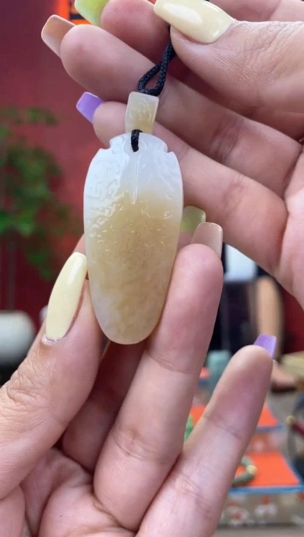 和田玉未镶嵌颈饰挂件