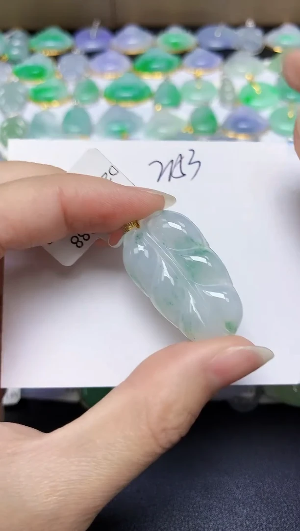 翡翠18K金镶嵌颈饰天然缅甸翡翠A货