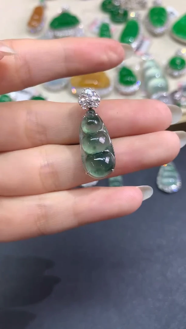 吊坠(不含链)18K金镶嵌翡翠吊坠(不含链)|9800多样性发其一