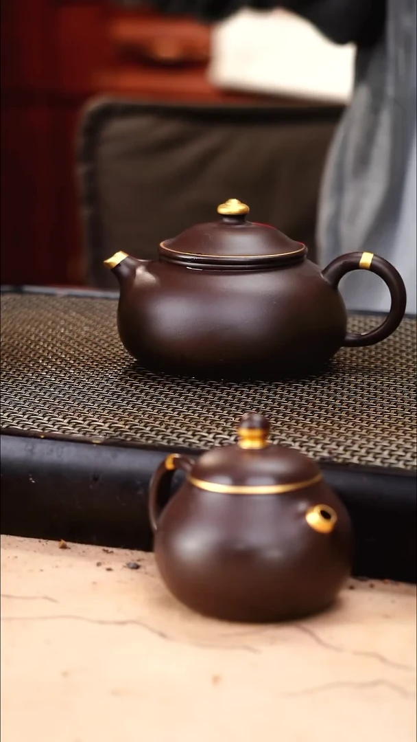 茶壶紫砂四号井茄皮紫泥描金寒江160cc