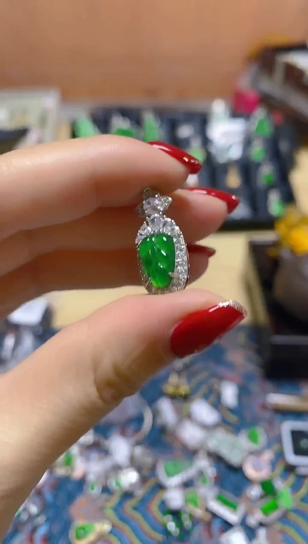 颈饰未镶嵌翡翠天然A货 假一罚四