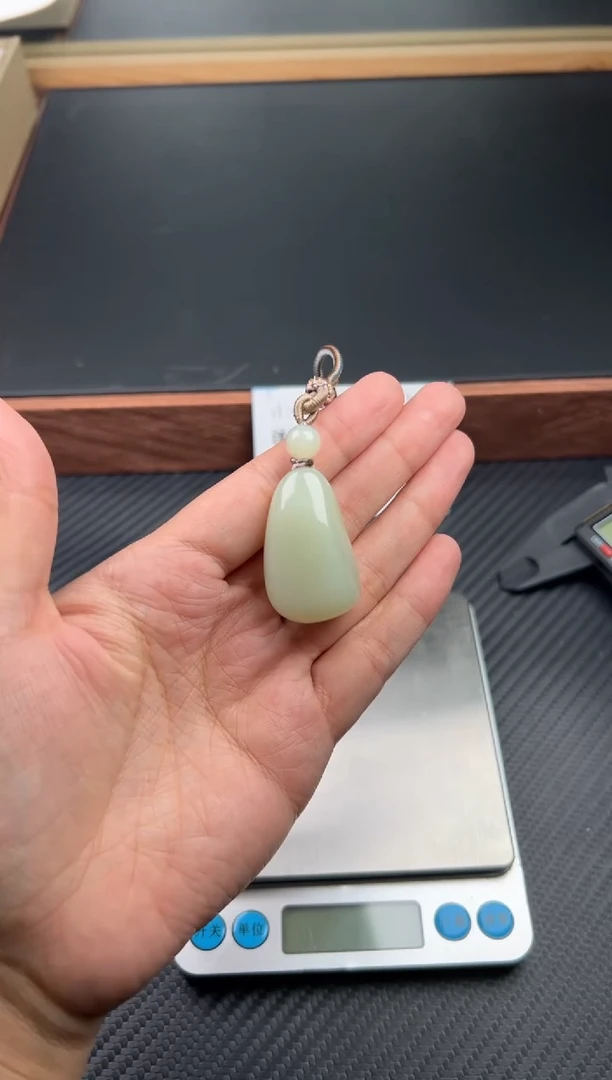 吊坠(赠链)未镶嵌和田玉且末迪克兰二细微色差吊坠mJH