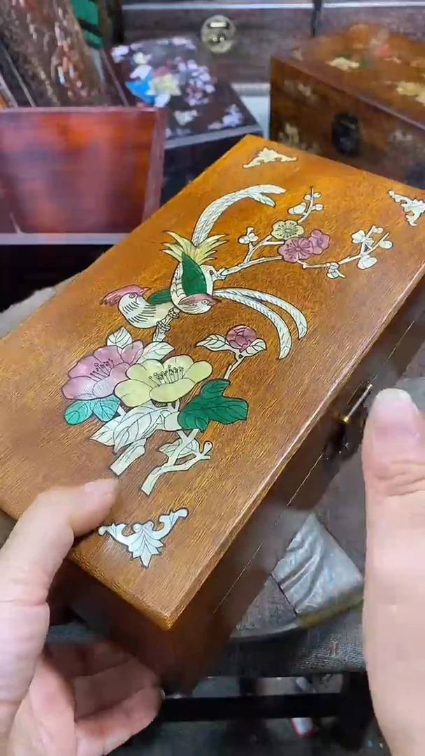 木木雕款J**N大盒子一个