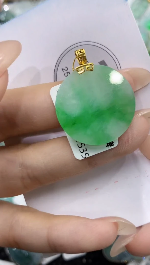 颈饰18K金镶嵌翡翠111111111111