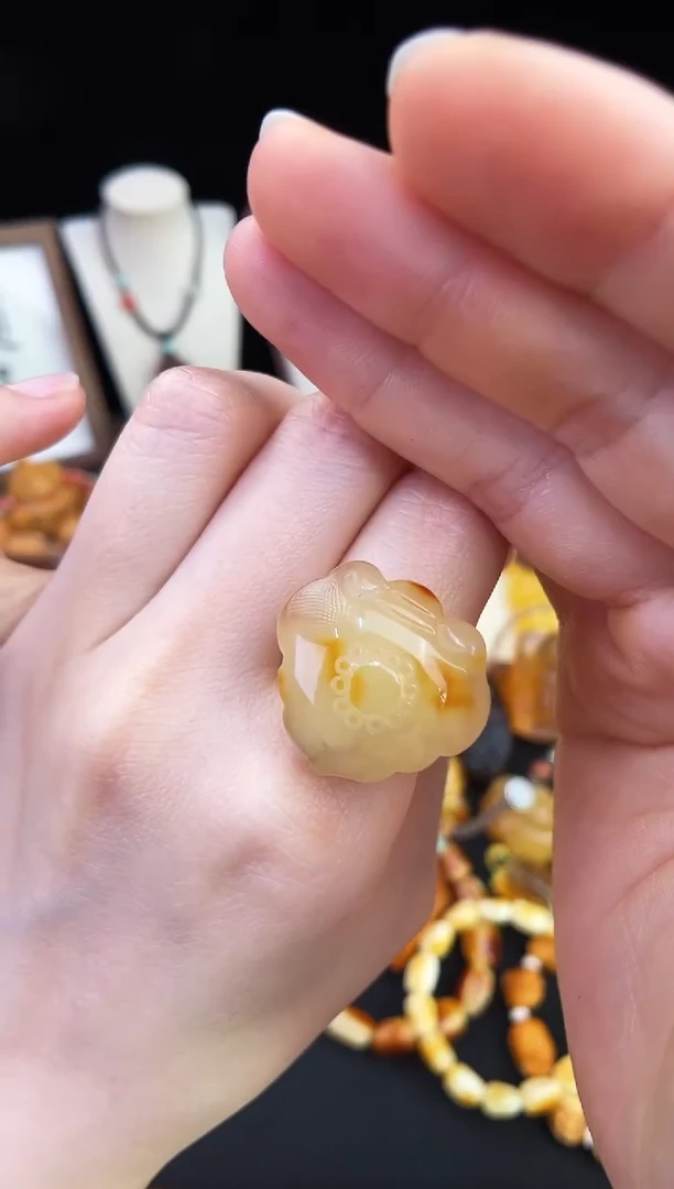 琥珀未镶嵌珠宝奇石柒月