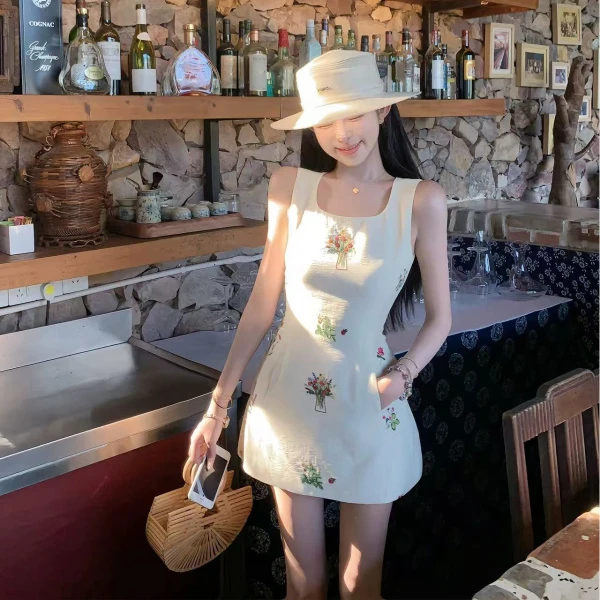 夏季显瘦修身小众无袖短款白色收腰性感设计感国风礼服旗袍风 天