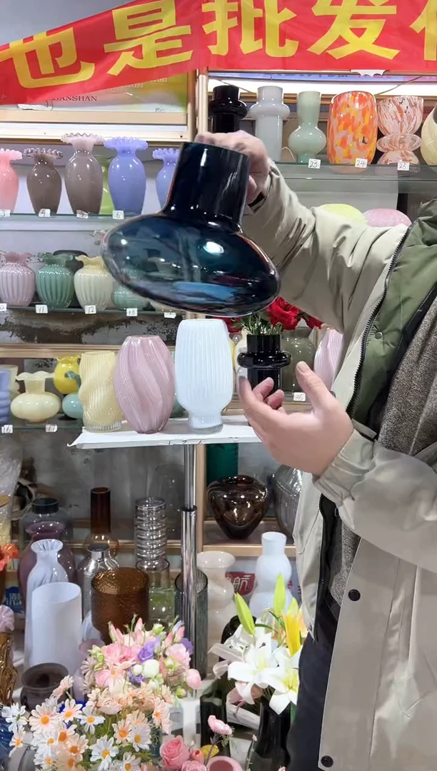 【闪购商品】无铅玻璃蓝色大肚花瓶微瑕介意勿拍