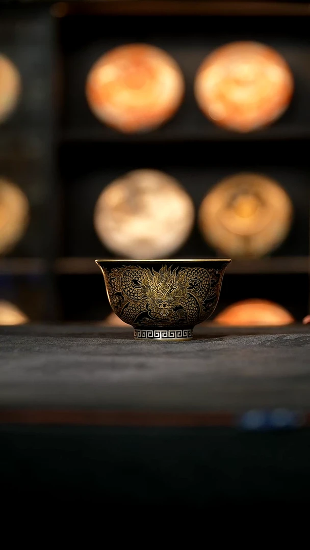 徐****）尊者系列错金银压手杯