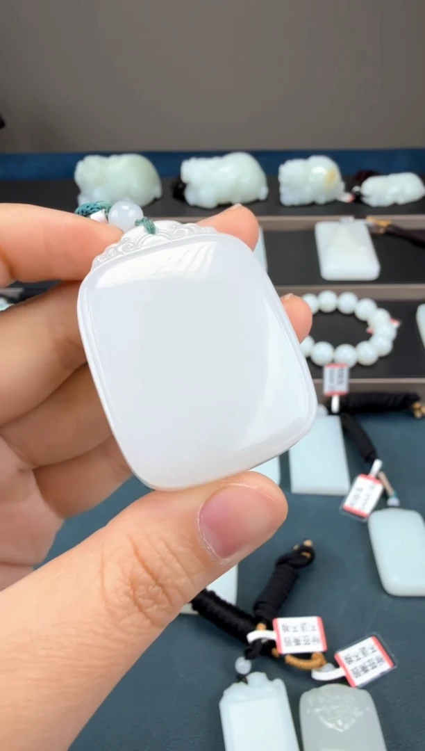 和田玉（糖玉）未镶嵌颈饰1