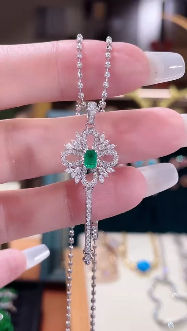 吊坠(不含链)钻石18K金镶嵌吊坠不含链子