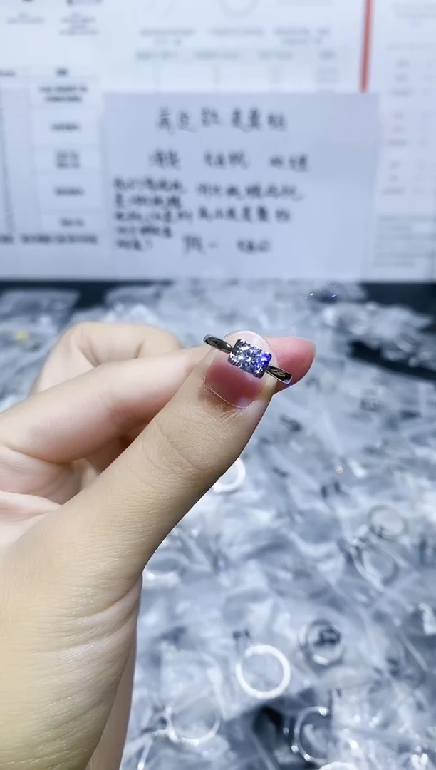 925银合成碳硅石经典牛头50分16码