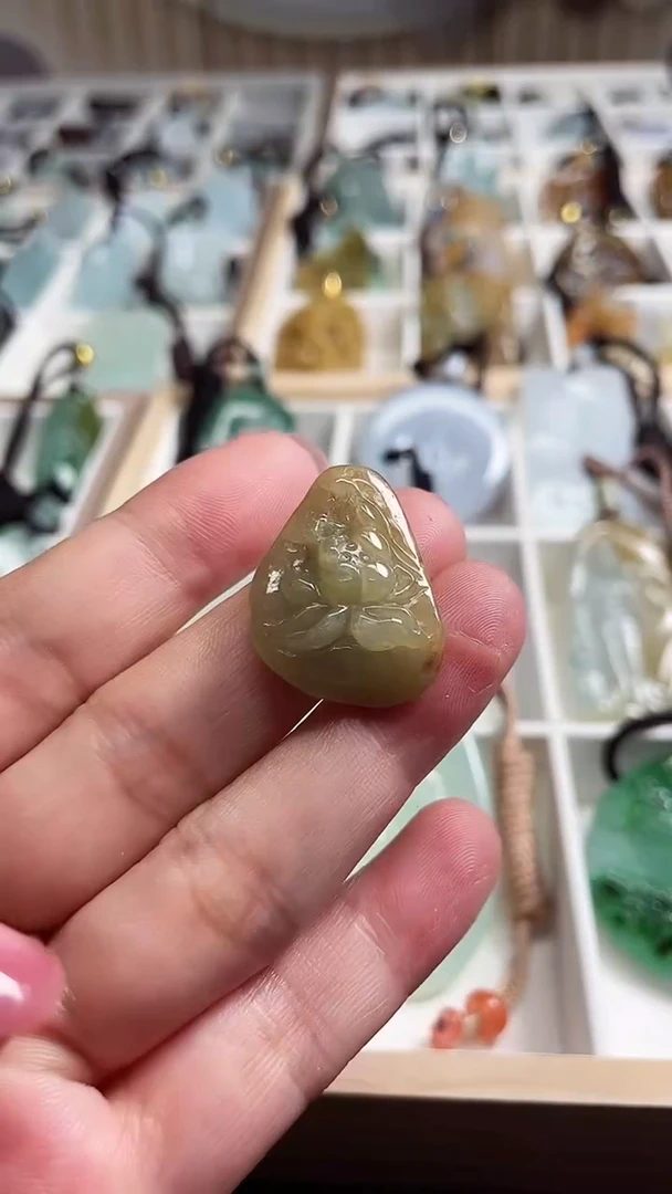 【闪购商品】翡翠颈饰未镶嵌111111111