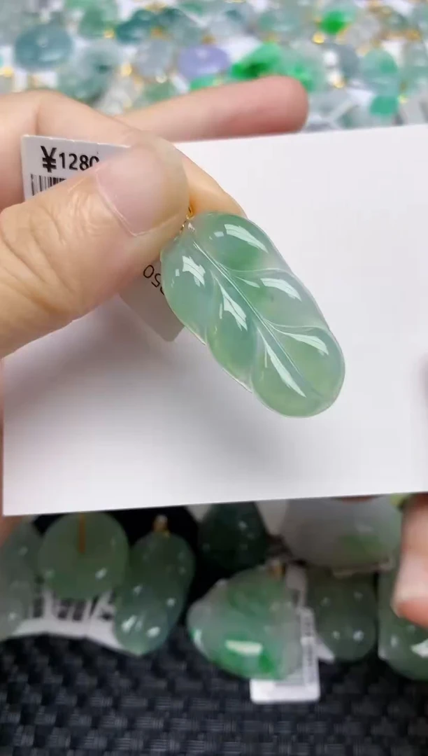 翡翠18K金镶嵌颈饰天然翡翠A货