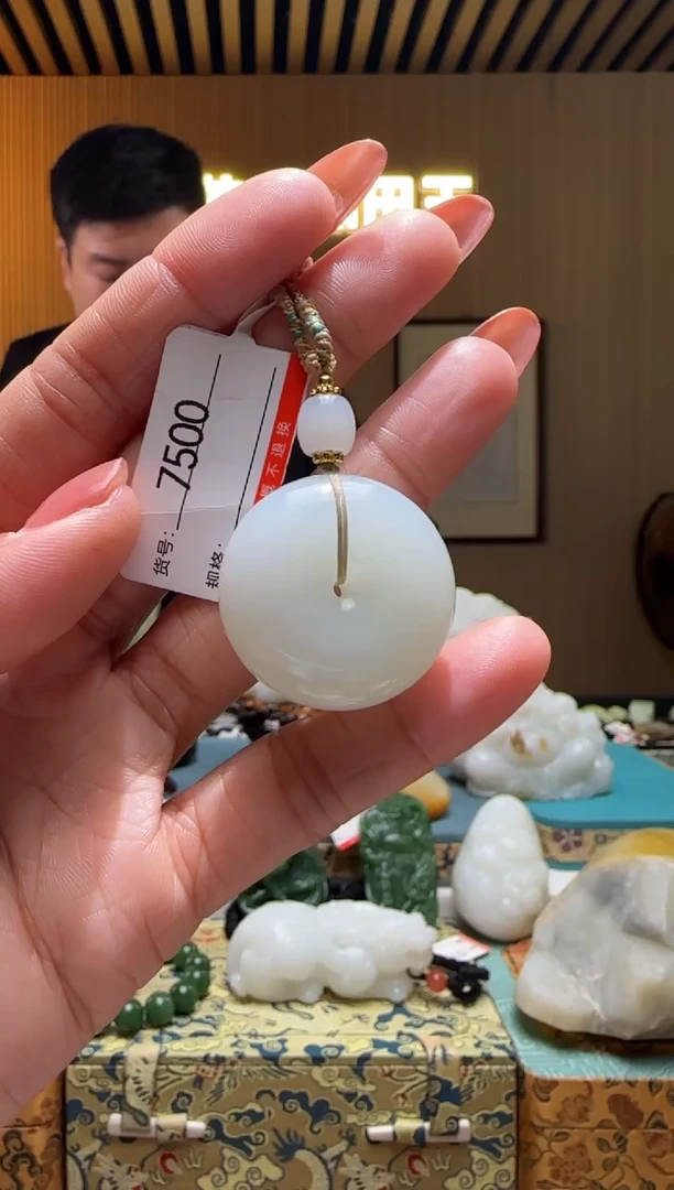 颈饰未镶嵌和田玉1