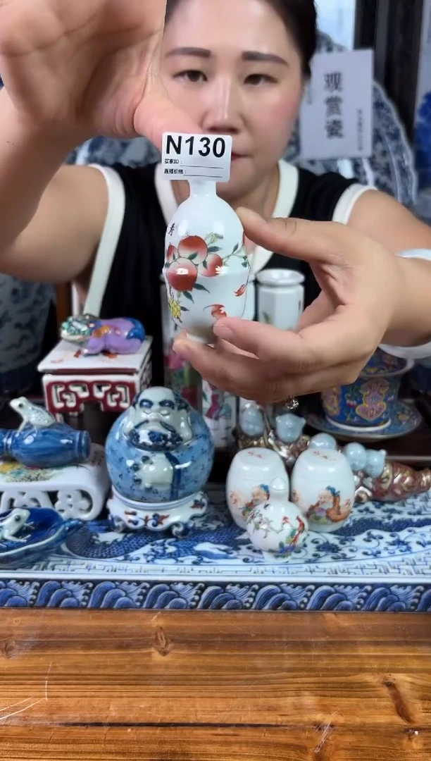 摆件景德镇陶瓷仿古（手工托印鼻烟壶)N130