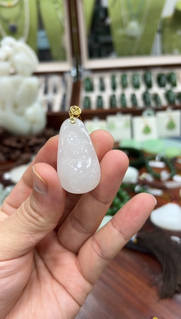 颈饰18K金镶嵌和田玉佛公