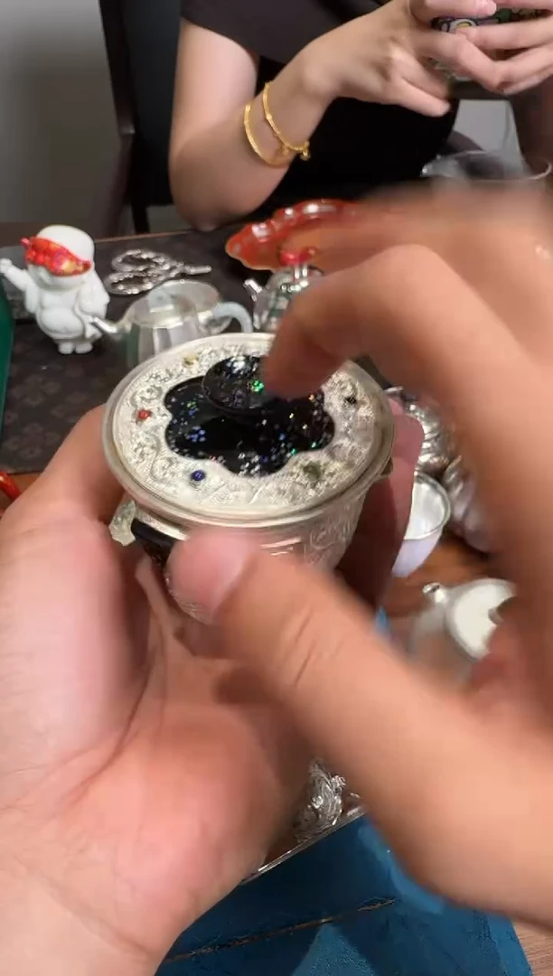 --呆坐 手敲錾刻缠枝嵌百宝星河手抓壶