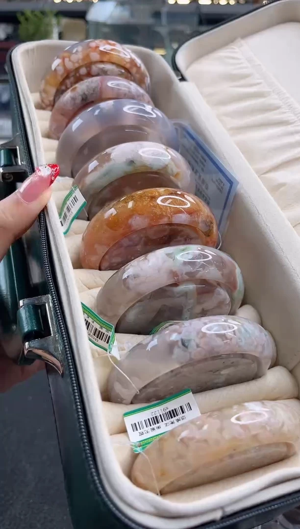 未镶嵌手镯石英质玉六*六圈口（赠品镯心）