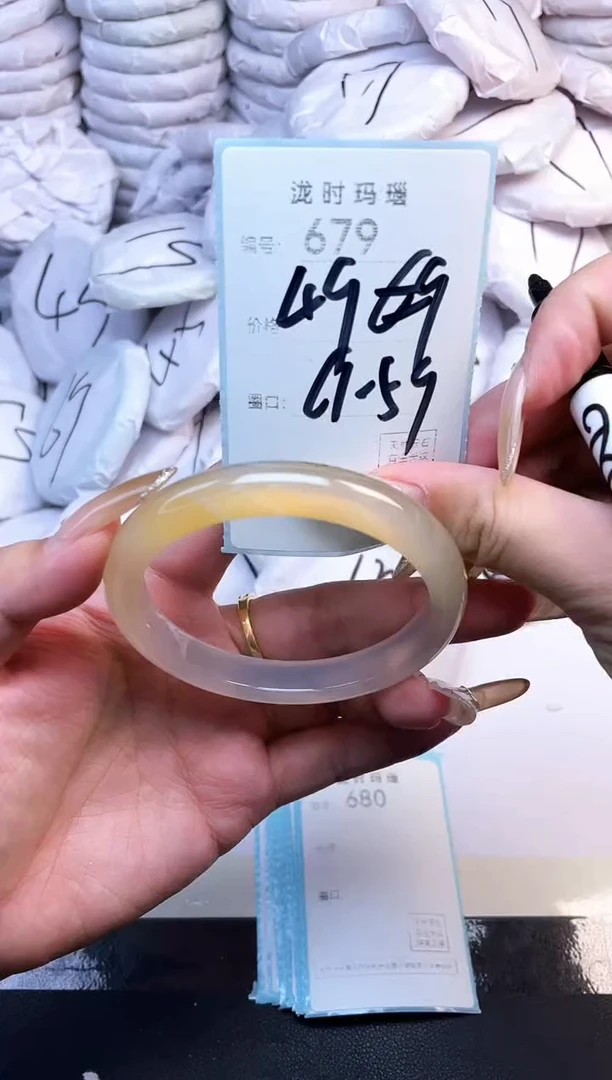 手镯玛瑙/玉髓未镶嵌679