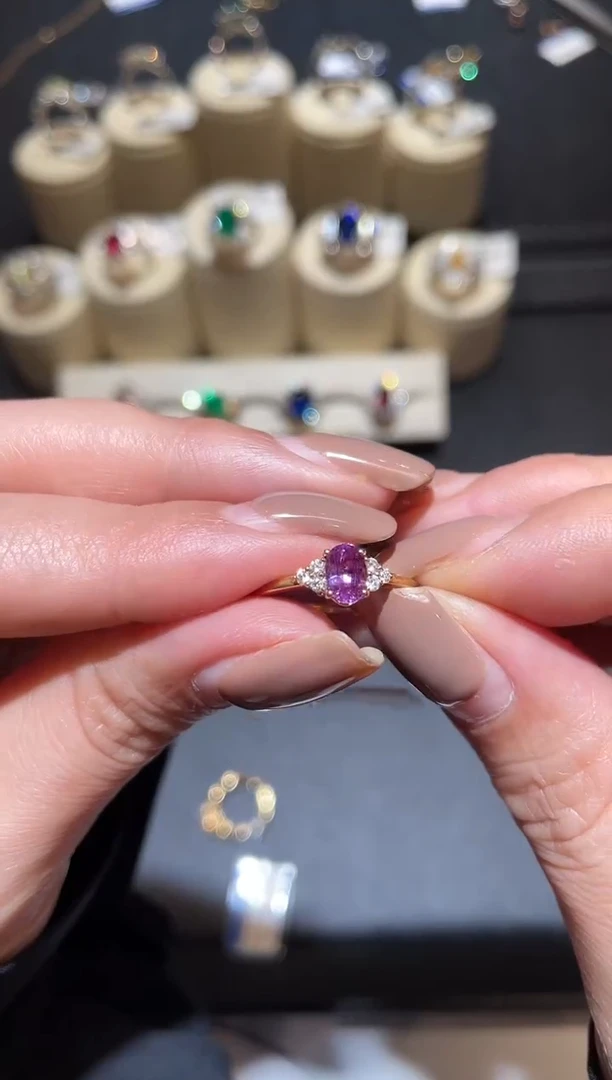 戒指蓝宝石18K金镶嵌0.84ct