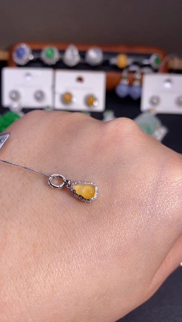 【闪购商品】翡翠吊坠(不含链)18K金镶嵌吊坠