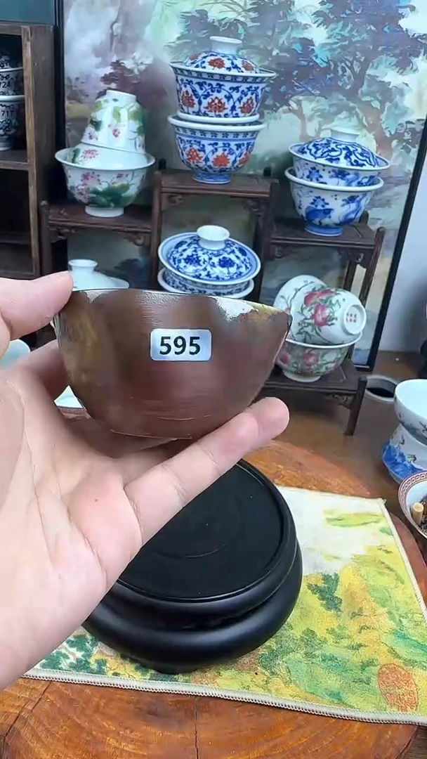 595