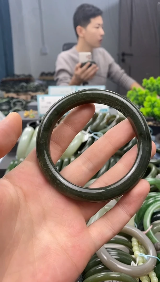 未镶嵌手镯和田玉63.8