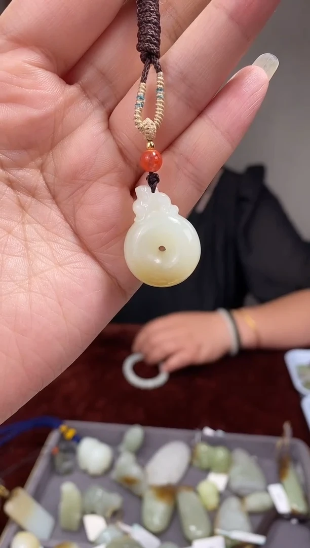 和田玉未镶嵌颈饰和田玉