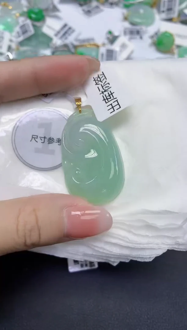 颈饰18K金镶嵌翡翠天然缅甸翡翠A货多样性发一件