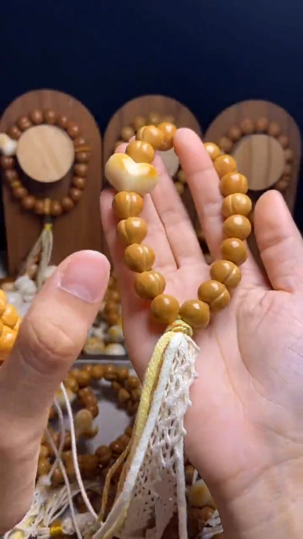 手串猴头核桃鱼*全品光面爱心奶油风手持