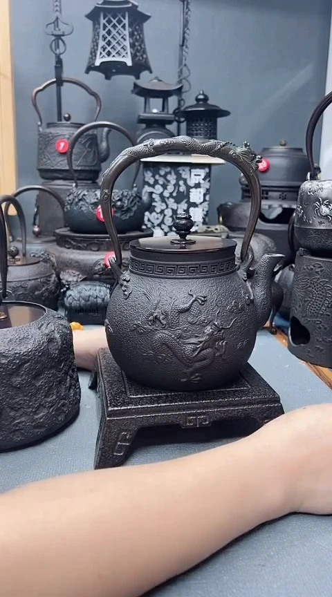 铸铁襄**宝飞龙在天铸铁壶