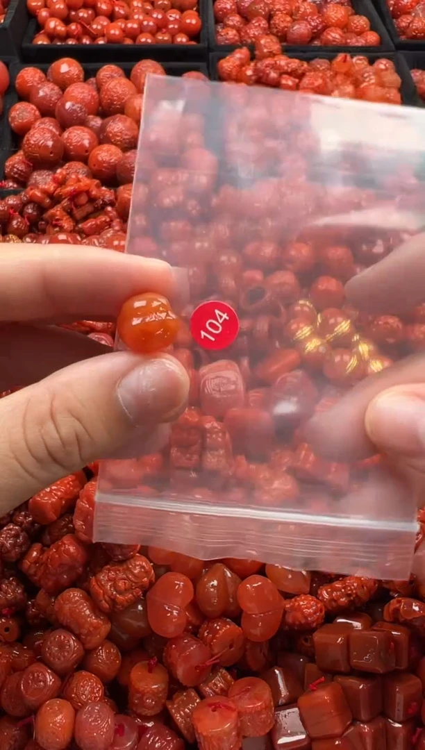 南红玛瑙未镶嵌颈饰1