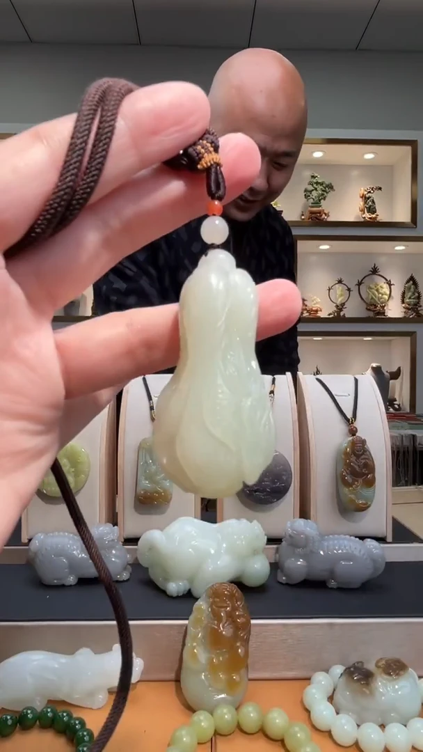 颈饰未镶嵌和田玉苏