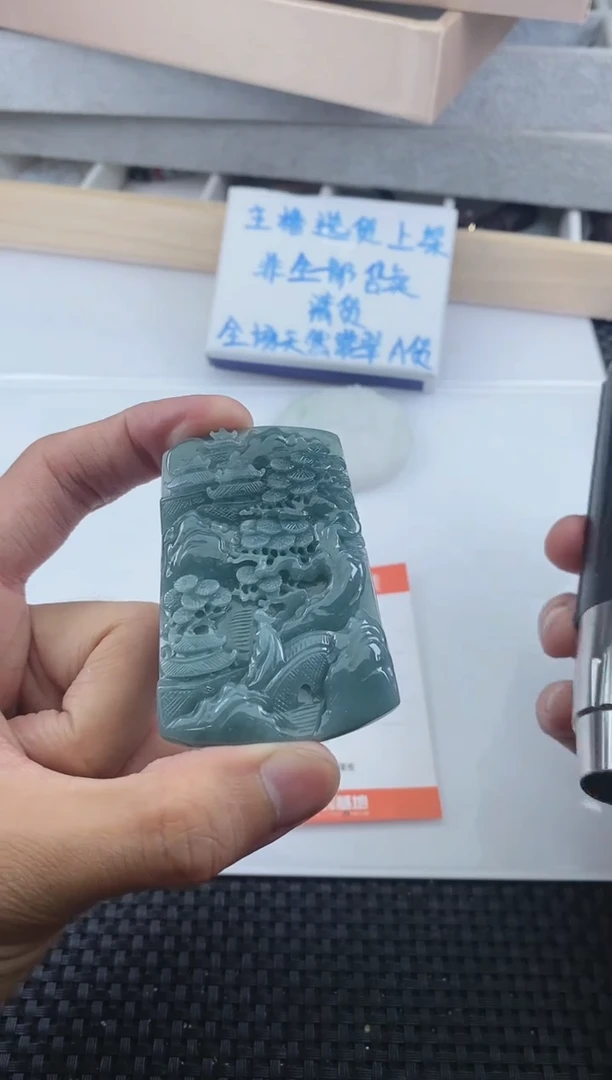 翡翠未镶嵌颈饰