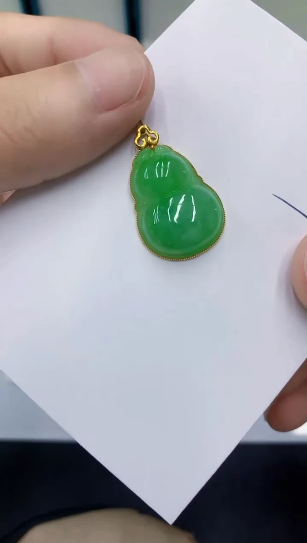 颈饰18K金镶嵌翡翠翡翠