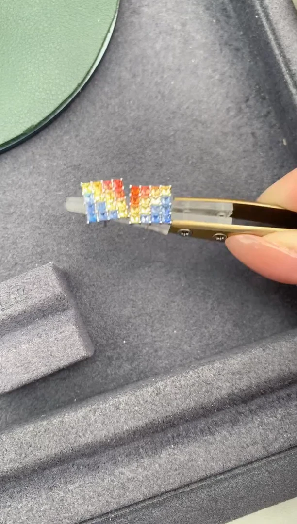 颈饰彩色蓝宝石18K金镶嵌1.7ct彩蓝宝  定制  FD