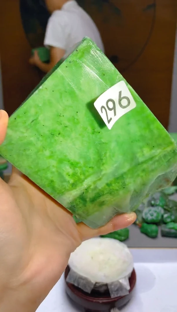 和田玉（碧玉）未镶嵌珠宝半成品296