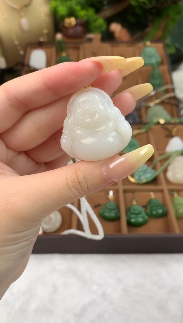 颈饰未镶嵌和田玉吊坠