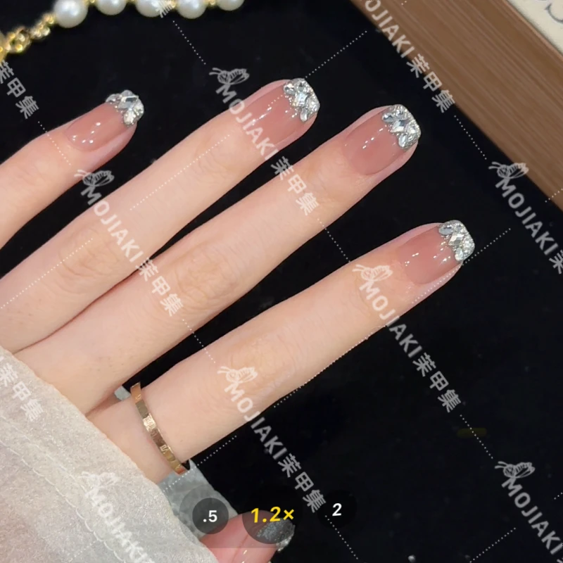 【桃桃乌龙】 短款高级感百搭显白穿戴甲轻奢设计镶钻美甲