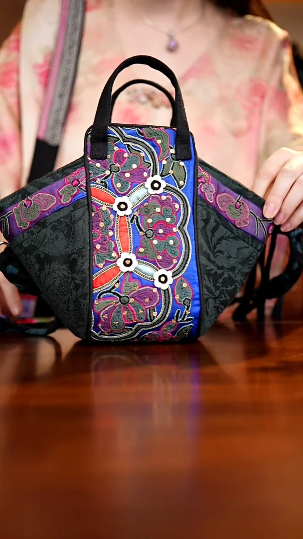 刺绣小*思私人定制苗族手工包S9026