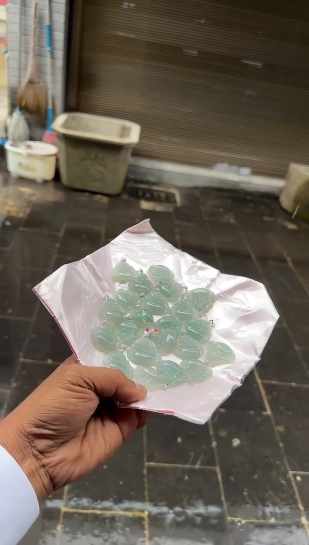 吊坠(不含链)未镶嵌翡翠佛公吊坠随机发一