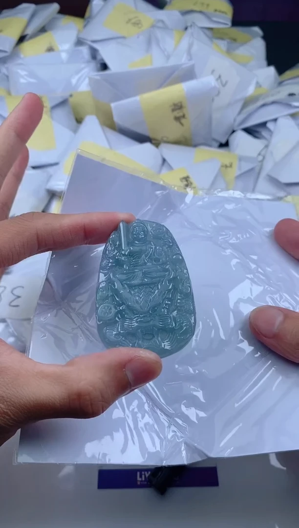 翡翠未镶嵌颈饰