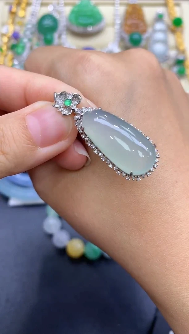 颈饰18K金镶嵌翡翠261-中国好珍宝