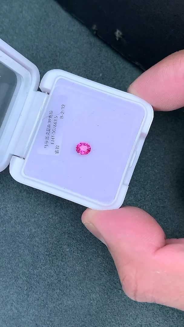未镶嵌裸石尖晶石0.39克拉
