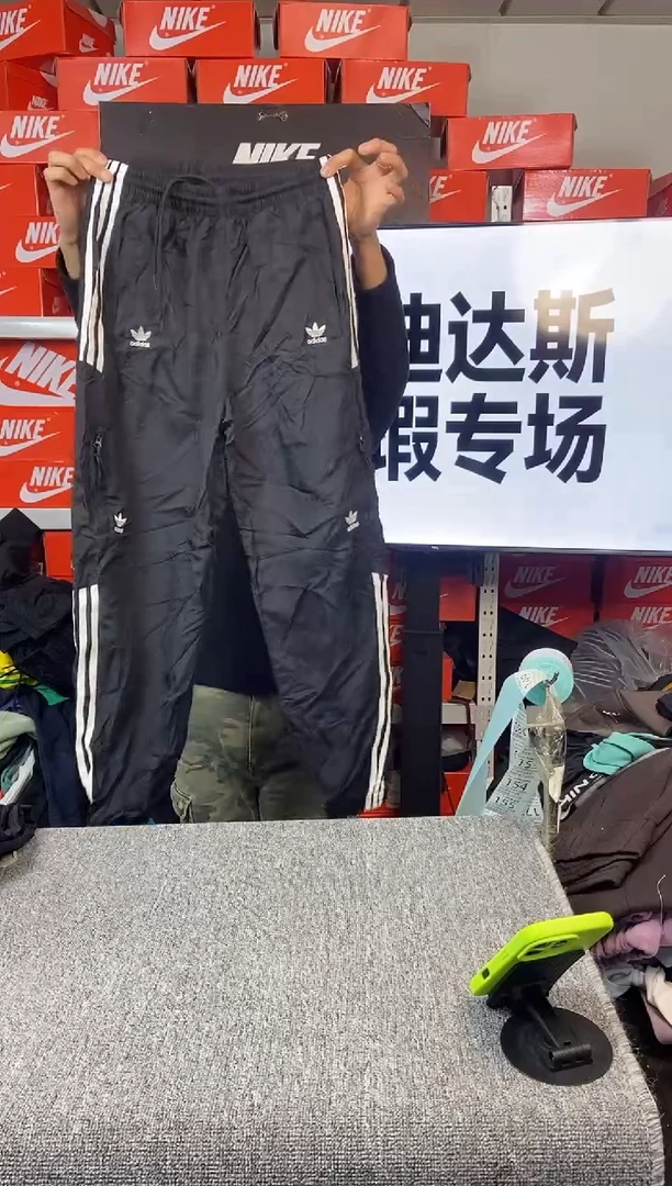 149编码 阿迪达斯 全新无暇 尺码160M 直播间过款为准