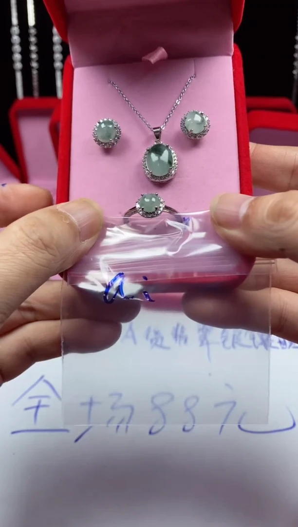 未镶嵌戒指翡翠α翡翠吊坠